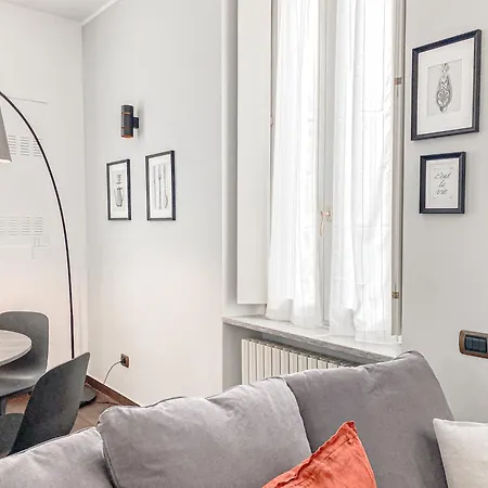 Mac Mahon Apartment *